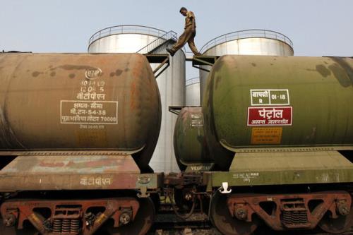 هند در کوشش برای کاهش قیمت نفت به چین می پیوندد