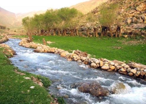 مردم از توقف و تردد در بستر و حاشیه رودخانه های تهران خودداری کنند